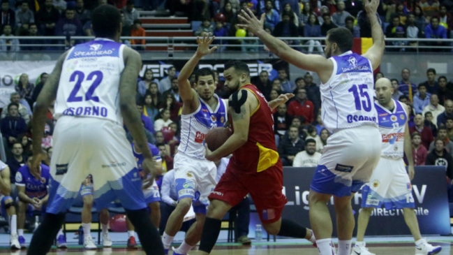 Osorno y Español llegan igualados al quinto punto de la final de la LNB