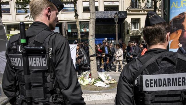 Detuvieron al padre del atacante de los Campos Elíseos por amenazar a policías