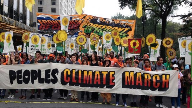 Miles de manifestantes marchan por el clima y contra Trump en Washington