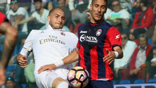 Matías Fernández jugó en la paridad de AC Milan ante Crotone por la Serie A