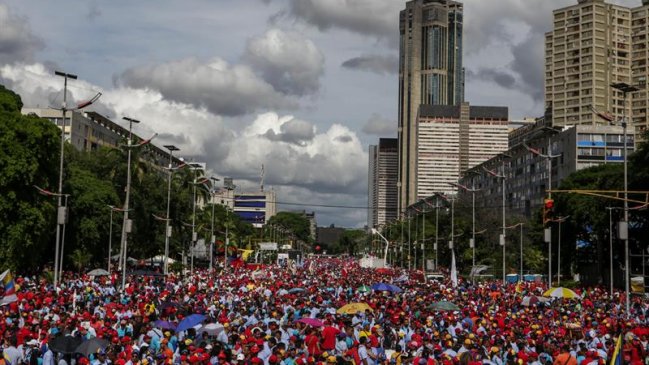 Opositores venezolanos cierran calles en protesta por Asamblea Constituyente