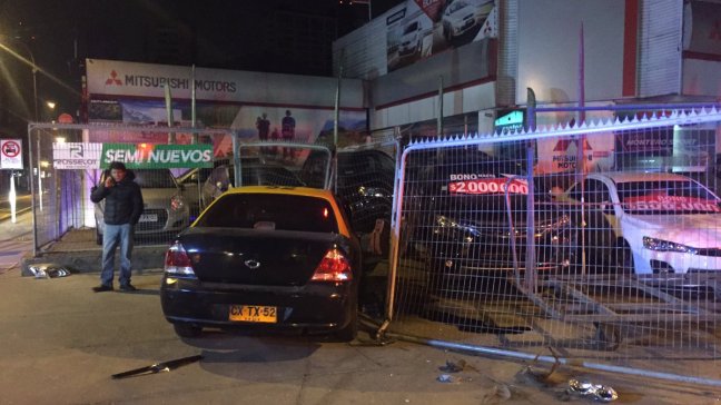 Un lesionado tras colisión entre vehículo particular y taxi en el centro de Santiago
