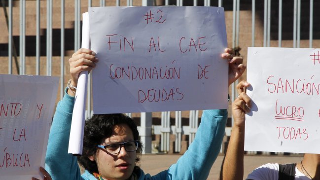 Demandas contra el CAE ya sumaron a 1.200 personas