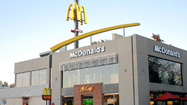 McDonald's debe pagar 1,4 millones a cliente que sufrió robo de cartera en local