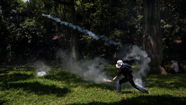 Dirigente estudiantil murió dentro de universidad durante protestas en Venezuela