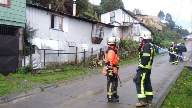 Deslizamiento de tierra arrasó con una casa en Puerto Montt