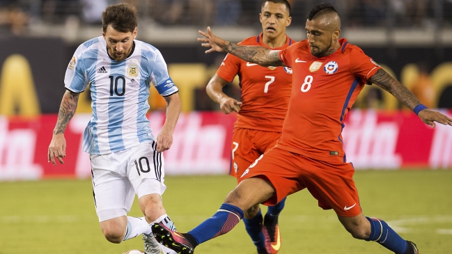 Arturo Vidal y el perdonazo a Messi: Ojalá las reglas fueran iguales para todos