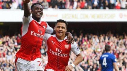 Granit Xhaka y Danny Welbeck le dieron la victoria a Arsenal sobre Manchester United