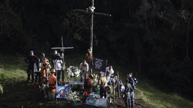 Sobrevivientes de Chapecoense visitan cerro en el que 