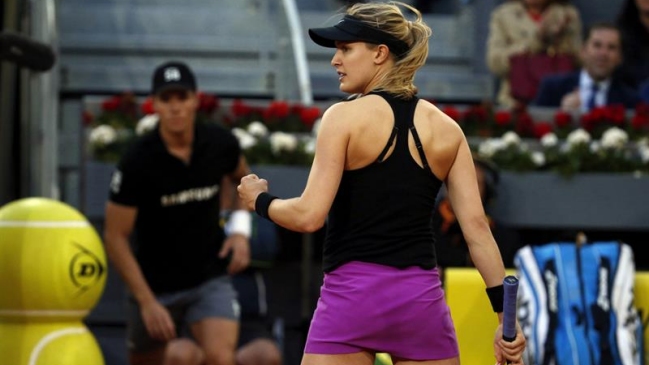 Bouchard sigue avanzando en Madrid tras vencer a una disminuida Kerber