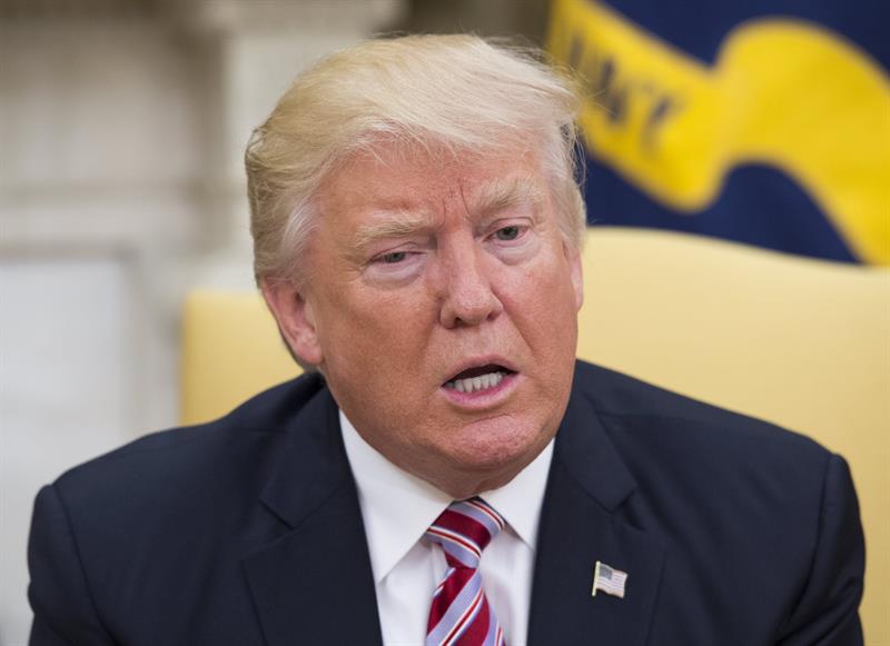 Salida del director del FBI hace resonar ecos de 