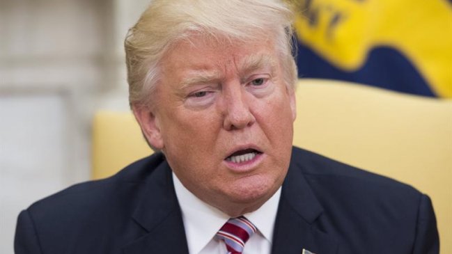 Salida del director del FBI hace resonar ecos de 