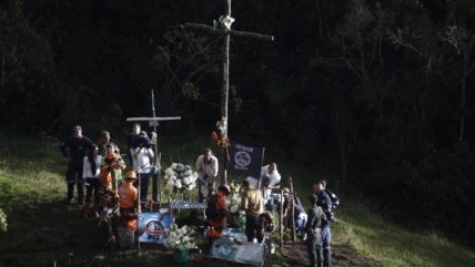  Sobrevivientes de Chapecoense visitan cerro en el que 