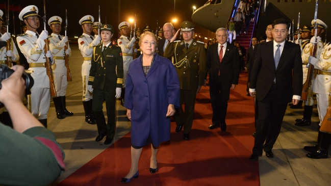 Bachelet inició visita oficial a China preocupada por consecuencias de las lluvias