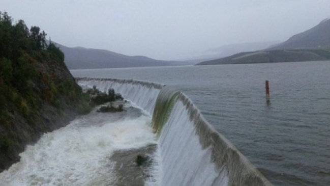 Gobierno ordenó investigación tras desborde de Embalse Recoleta