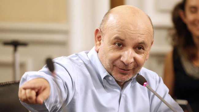 Diputado Juan Luis Castro solicitó auditar al Ministerio de Salud