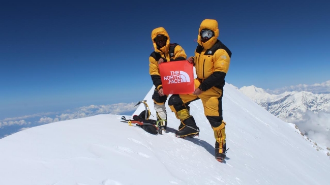 Dos chilenos alcanzaron cumbre en la montaña más peligrosa del mundo