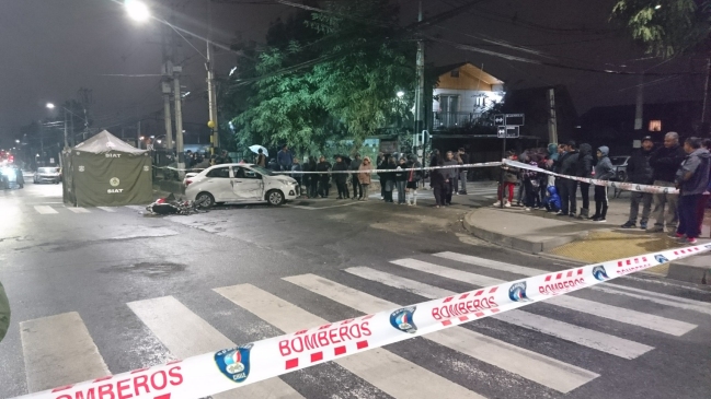 Un muerto dejó colisión entre auto y moto en Peñalolén
