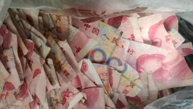 Niño chino destruyó varios millones de pesos en billetes