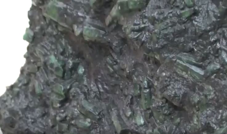 Encuentran una esmeralda valiosísima en Brasil