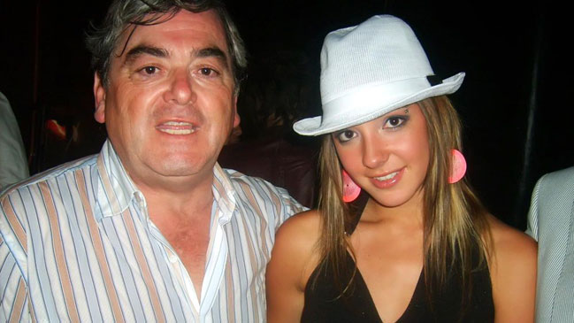 Padre de Kel Calderón criticó duramente la foto en topless de su hija