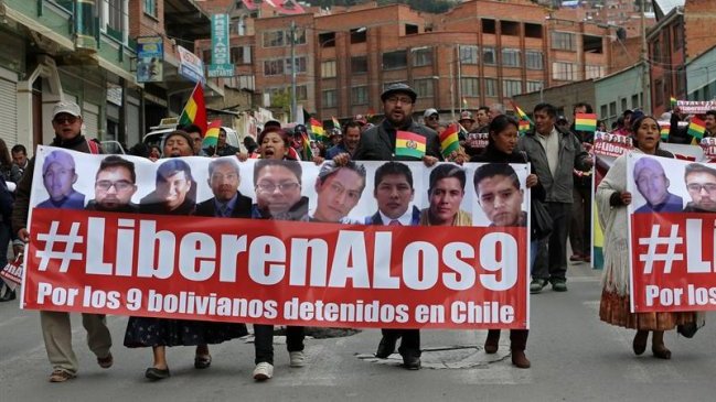 Multitud marchó en La Paz para pedir libertad de funcionarios bolivianos en Chile