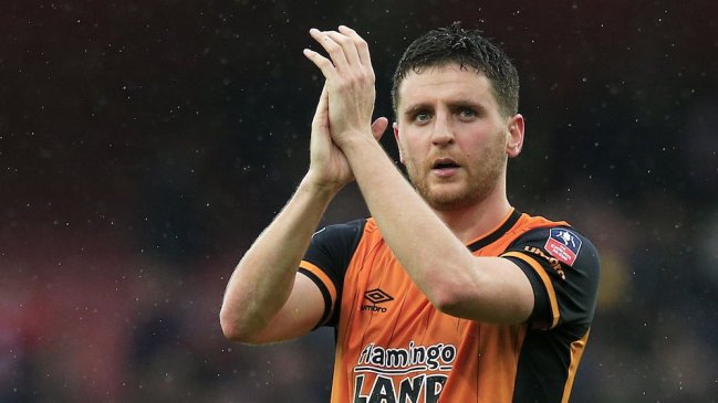 A futbolista de Hull City le contaron vía twitter de su desvinculación