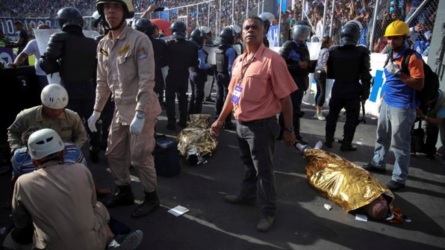 Presidente de Honduras solidarizó con las familias de las víctimas en final de fútbol