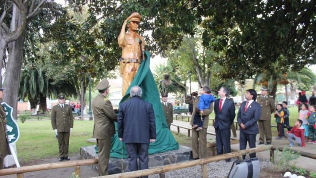 Inauguraron monumento en memoria de carabineros fallecidos en incendios forestales