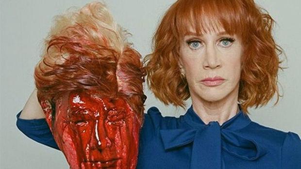 Escándalo en Estados Unidos por chiste con Donald Trump decapitado