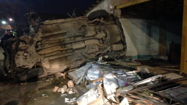 Vehículo chocó contra un local en la comuna de Quilicura