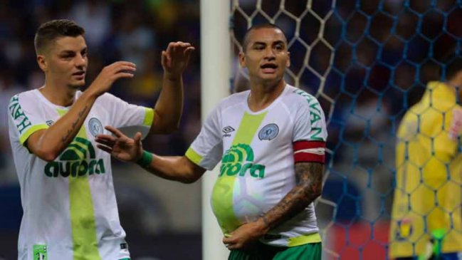 Chapecoense derrotó a Cruzeiro y asumió la punta en Brasil