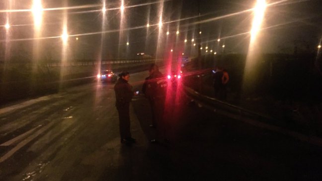 Hombre falleció tras chocar contra poste del alumbrado público en Maipú