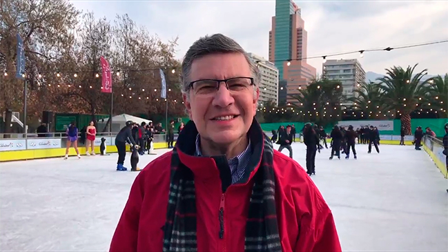 Lavín lanzó pista de patinaje en hielo 
