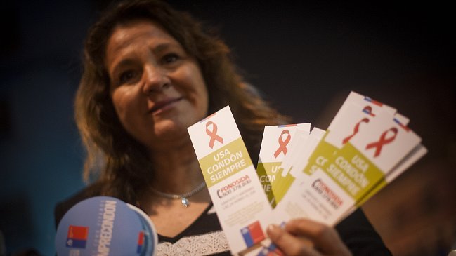 Plan AUGE garantizará tratamiento universal de pacientes con VIH