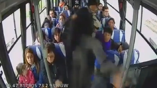 Carabineros detuvo a sujeto que agredió a adulto mayor en micro de Concepción