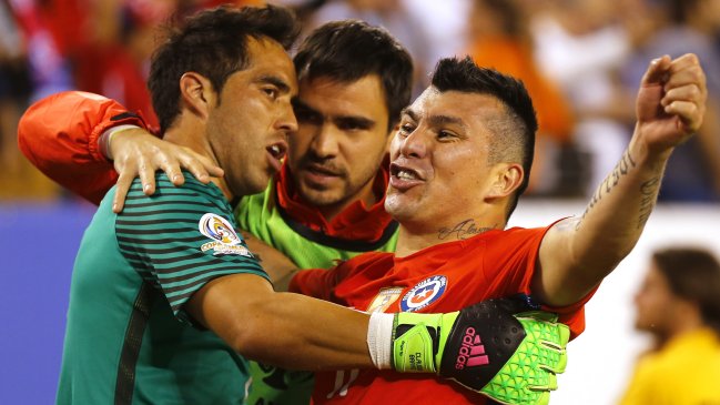 Gary Medel llegó a 100 partidos con la selección chilena en el choque ante Rusia