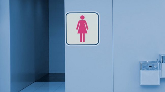 Hombre fue condenado por grabar a más de 300 mujeres en el baño de un bar