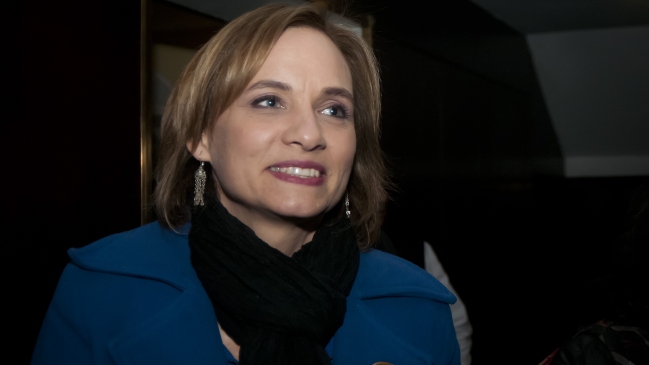 Goic convocó a reunión en la DC para reestructurar campaña tras salida de Badenier