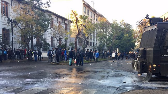 Desconocen quién fue el joven herido al manipular molotov en el Liceo de Aplicación