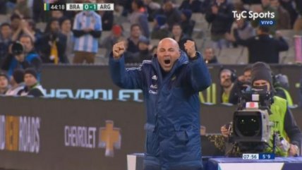   Jorge Sampaoli celebró de manera eufórica el gol con que Argentina superó a Brasil 