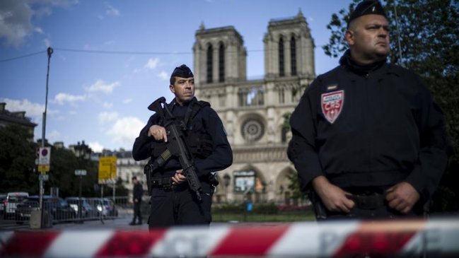 El agresor de Notre Dame fue imputado por terrorismo y encarcelado