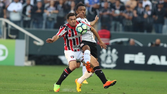 Corinthians superó a Sao Paulo y continúa como exclusivo líder en el Brasileirao