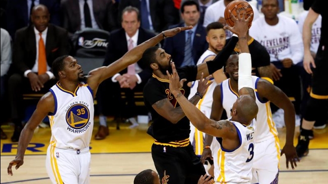 Golden State Warriors venció a Cleveland Cavaliers y se coronó campeón de la NBA