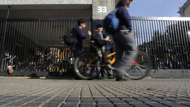 Jornada clave para tomas en Instituto Nacional e Internado Nacional Barros Arana