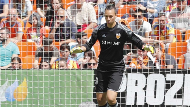 Christiane Endler fue elegida la mejor arquera de la liga española