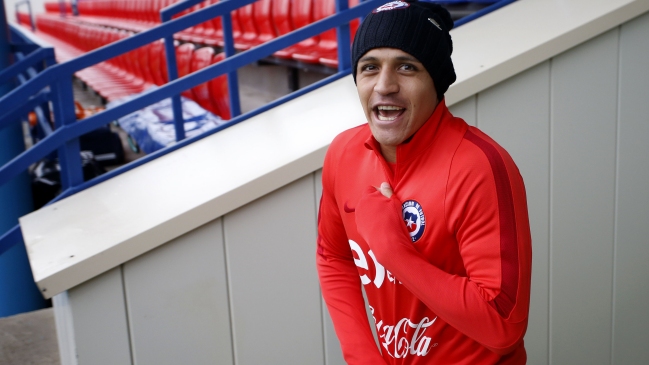 Alexis Sánchez quedó al margen de la práctica vespertina de la selección