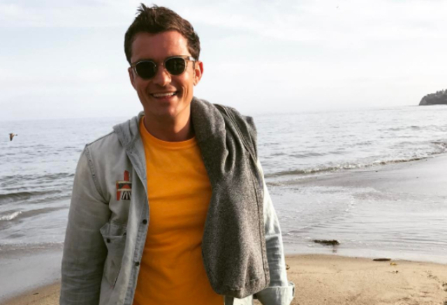 Sin resentimientos: Orlando Bloom pasea con el perro de Katy Perry