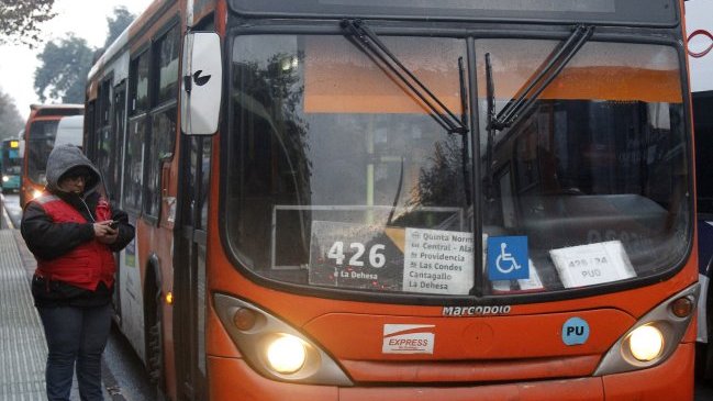 Maipú otorgará pensión municipal a fiscalizadora del Transantiago agredida