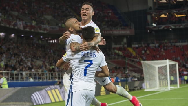 Chile derrotó a Camerún en un debut en Copa Confederaciones cargado de tensión